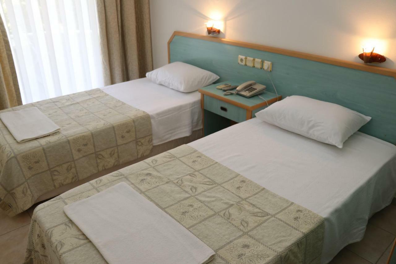 Delfin Otel Ґазіпаша Екстер'єр фото